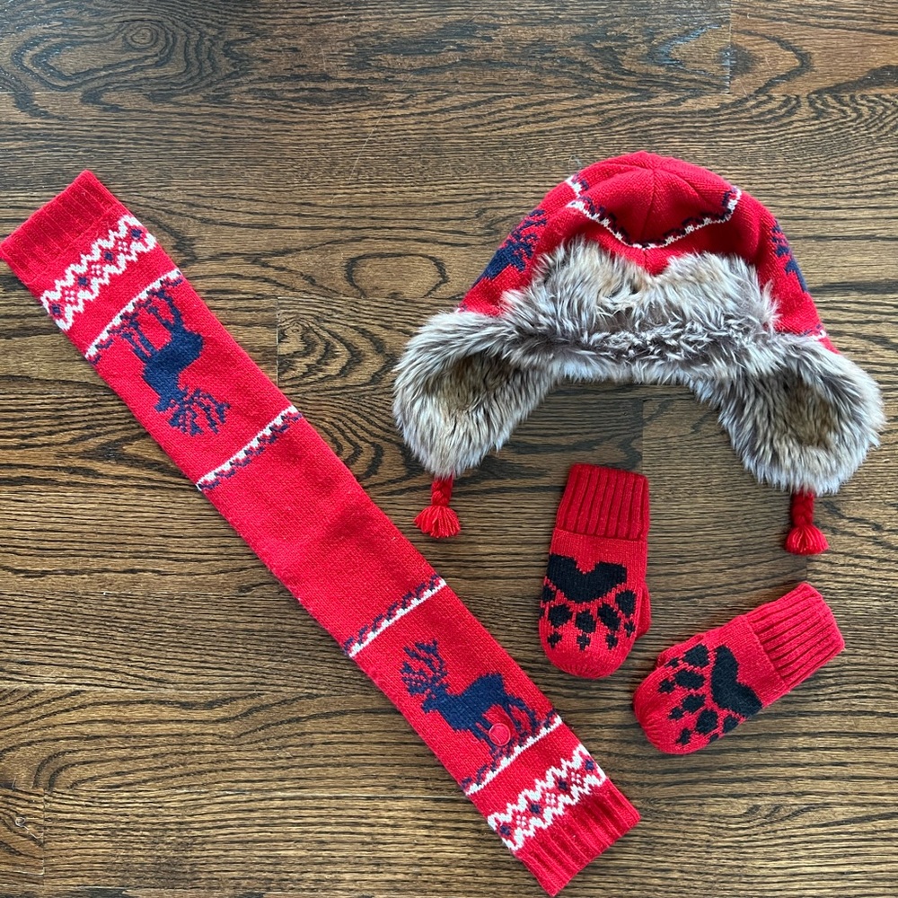 GAP KIDS HAT SET HAT GLOVES SCARF KNIT MITTENS REINDEER CHRISTMAS WINTER HAT SET - Picture 2 of 4